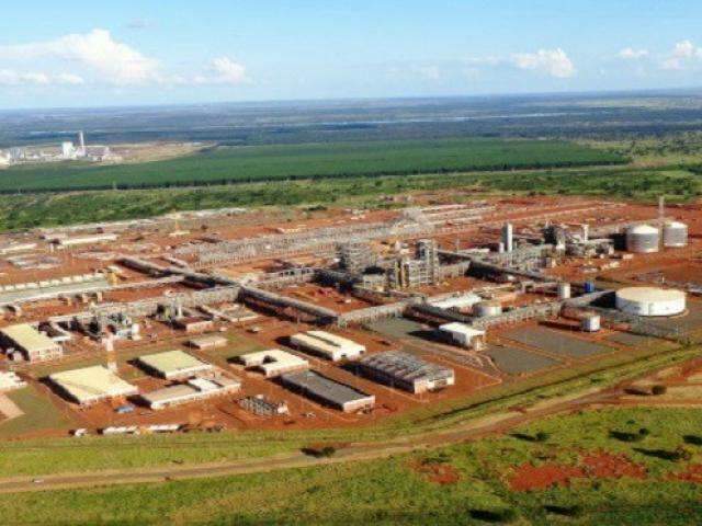 Petrobras se compromete a oferecer proposta para quitar divida de f&aacute;brica