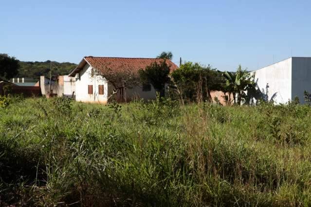 Cansadas de esperar por asfalto, at&eacute; fam&iacute;lias deixam bairro perto do Centro