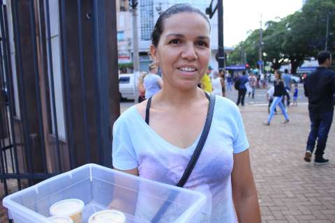 Vendedores ambulantes garantem renda extra durante a Parada da Diversidade