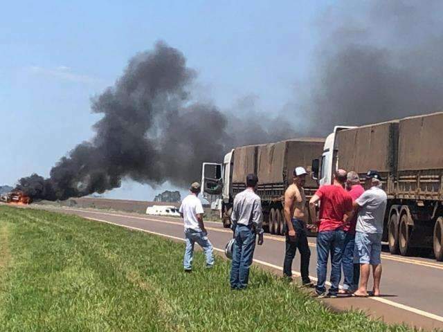 Helic&oacute;ptero da PM ajuda nas buscas a assaltantes de carro-forte