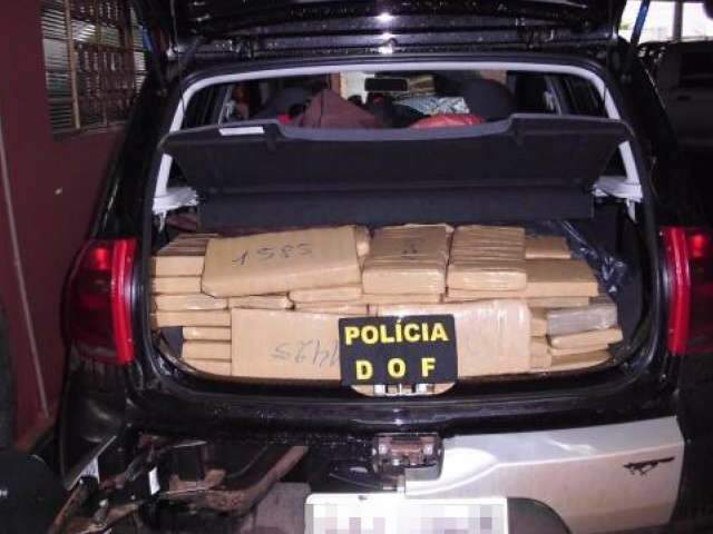  Pol&iacute;cia apreende mais de 300 quilos de maconha em carro roubado de Goi&aacute;s