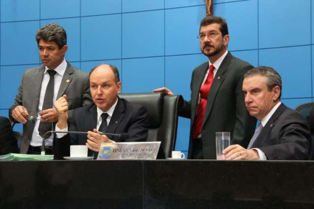 Assembleia anula licita&ccedil;&atilde;o para escolha de empresa que faria concurso