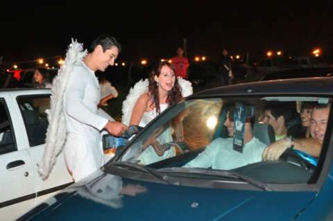  Anjos da Night percorrem festas juninas para alertar sobre acidentes de trânsito
