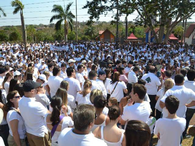  Caminhada contra viol&ecirc;ncia leva fam&iacute;lias de v&iacute;timas para a Afonso Pena 