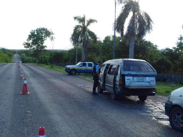 Fluxo nas estradas aumenta, mas pol&iacute;cia espera maior movimento amanh&atilde; 