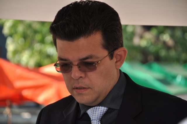 Principais chefes do Executivo no Estado pouco aparecem na campanha