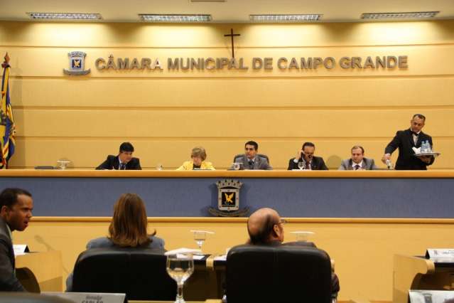 Ex-governador ficou R$ 406 mil mais pobre e vereador R$ 1,9 mi mais rico