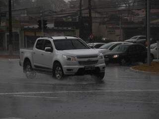 Campo Grande registrou 31,2 milímetros de chuva de quarta-feira (16) até às 8h desta quinta-feira (17) (Foto: Marcos Ermínio)
