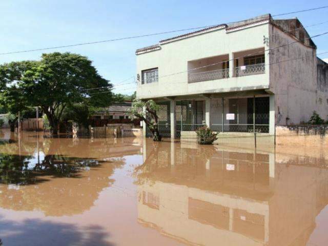 Reflexo da cheia, Aquidauana suspende aulas na rede municipal 