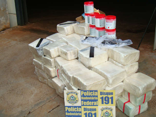  PRF encontra em caminh&atilde;o quase 1 tonelada de droga e fuzil AK 47