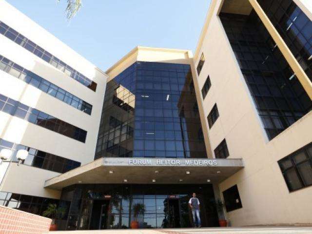 Cliente ser&aacute; indenizada em R$ 2,8 mil por vestido que nunca foi entregue