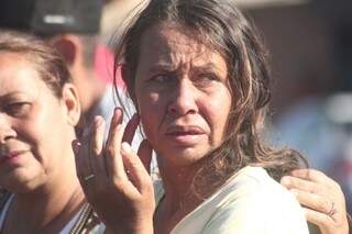 Janete dos Santos Andrade, a mãe de Kauan, no primeiro dia de buscas pelo corpo (Foto: Marcos Ermínio/ Arquivo)