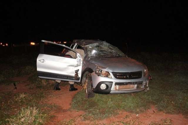 Carro capota na volta de festa e menina morre ap&oacute;s ser arremessada