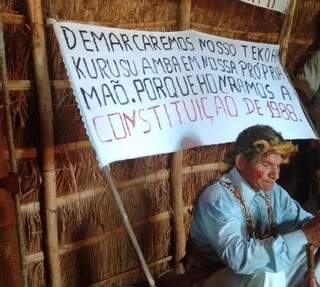 Líder religioso do acampamento Kurusu Ambá, no município de Coronel Sapucaia (Foto: Divulgação/Cimi)
