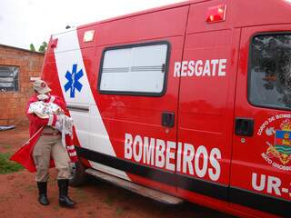 Mulher teve que ser levada para o CRS (Centro Regional de Saúde) do bairro Tiradentes. (Foto: Simão Nogueira)