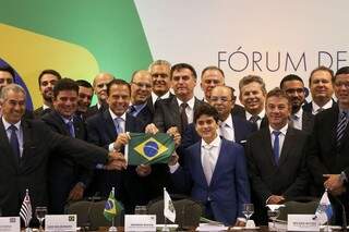 O presidente eleito Jair Bolsonaro posa com governadores eleitos e reeleitos - Marcelo Camargo/Agência Brasil