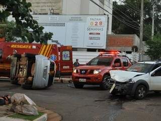 Acidente não deixou feridos, mas provocou congestionamento aos motoristas neste final de tarde (Foto: Alcides Neto)