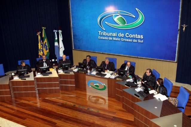 Sal&aacute;rios de servidores comissionados no TCE superam os dos efetivos