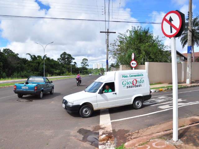  Com Rua Santa B&aacute;rbara m&atilde;o &uacute;nica, motoristas &ldquo;pisam&rdquo; no acelerador