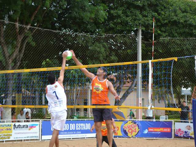  Circuito de v&ocirc;lei de praia aponta campe&otilde;es na Capital neste domingo