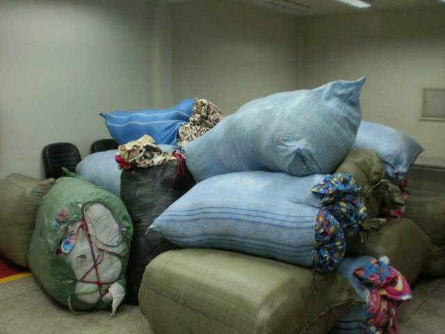  Mais de 1 tonelada de mercadorias da Bol&iacute;via &eacute; apreendida na varanda de casa