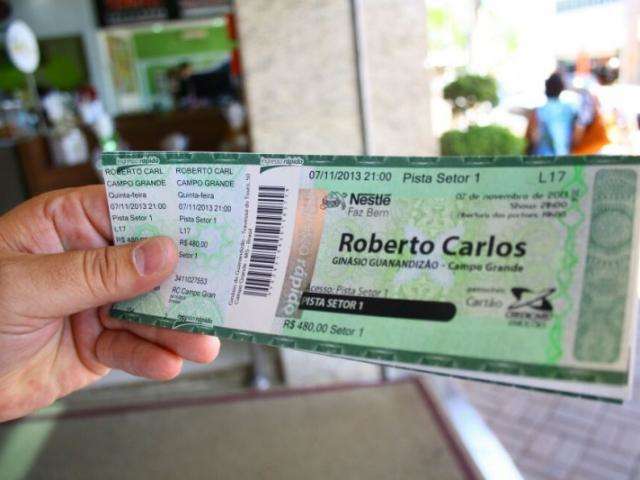 Fila dura horas no 1&ordm; dia de venda de ingressos para Roberto Carlos