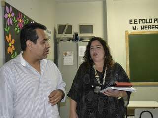Juíza do CNJ, Cristiana Cordeiro, e diretor da Unei, Valdinei Figueiredo, durante visita de fiscalização (Foto: Simão Nogueira)