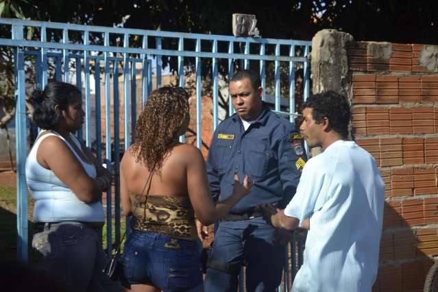 &Agrave; pol&iacute;cia, mulher muda vers&atilde;o e diz que marido ateou fogo em casa