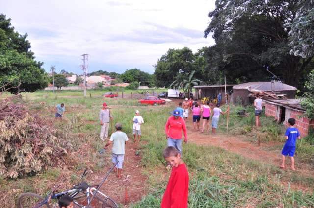 Nova &aacute;rea p&uacute;blica &eacute; invadida e &ldquo;sem-teto&rdquo; j&aacute; planejam constru&ccedil;&otilde;es