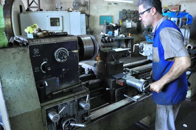 Servi&ccedil;o e ind&uacute;stria de transforma&ccedil;&atilde;o garantem saldo positivo no emprego