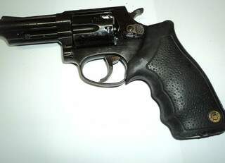 Revólver calibre 38 estava com um dos assaltantes(Foto:Divulgação)