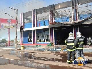 Incêndio demorou cerca de três horas para ser controlado pelo Corpo de Bombeiros (Foto: Arquivo)