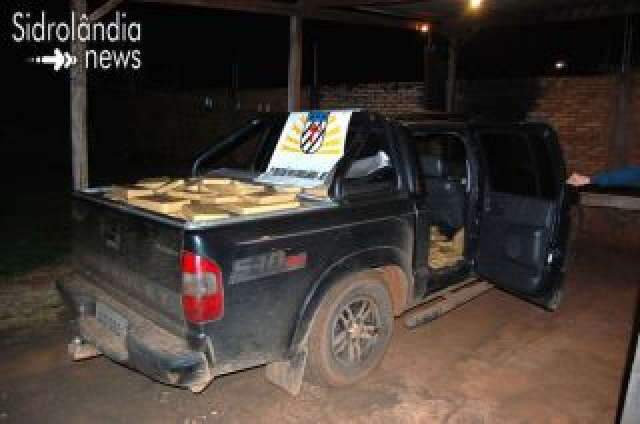  PM flagra caminhonete com 786 kg de maconha e prende dois