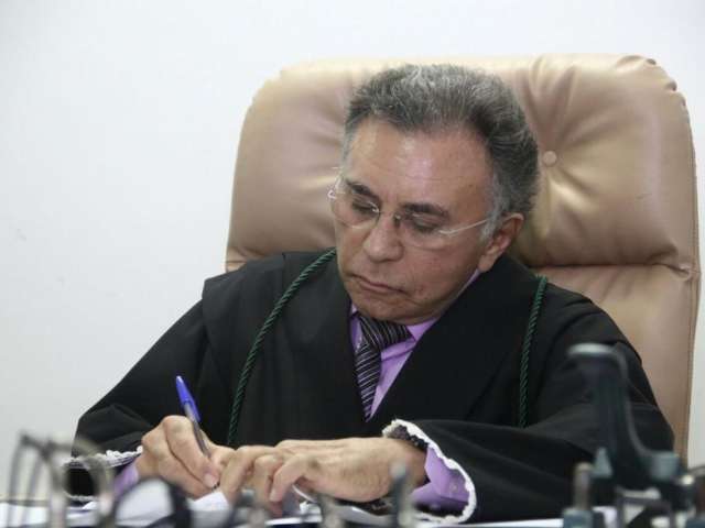 Battisti passa 2&ordf; noite na PF de Corumb&aacute; e tem destino incerto