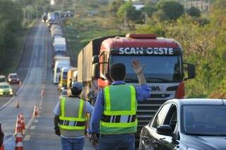 Congestionamento é de 4 km em cada sentido, segundo CCR MSVia (Foto: Alcides Neto)
