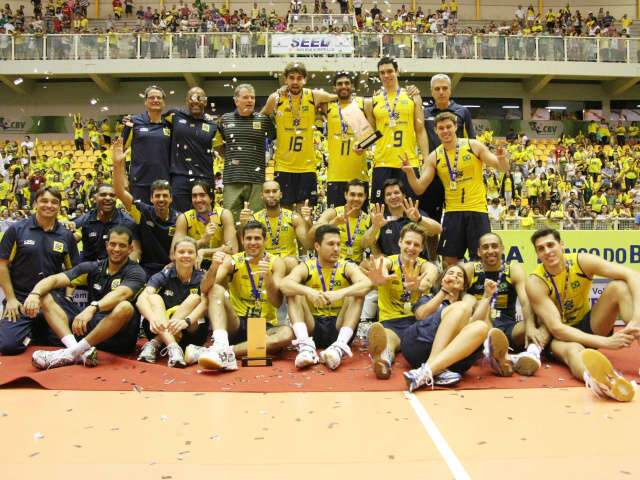  Brasil vence Argentina e fatura t&iacute;tulo do Sul-Americano de v&ocirc;lei em Cuiab&aacute;