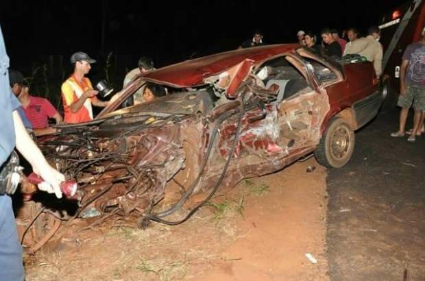  Tr&ecirc;s ficam presos em ferragens ap&oacute;s acidente na rodovia MS 376