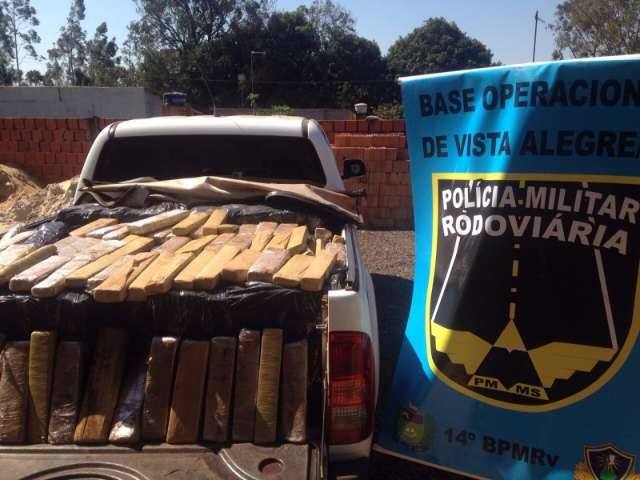 Condutor n&atilde;o obedece ordem de parada e abandona ve&iacute;culo com 725 kg de maconha