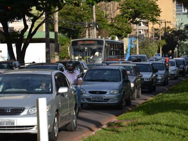  Acidente deixa tr&acirc;nsito congestionado na avenida Afonso Pena 