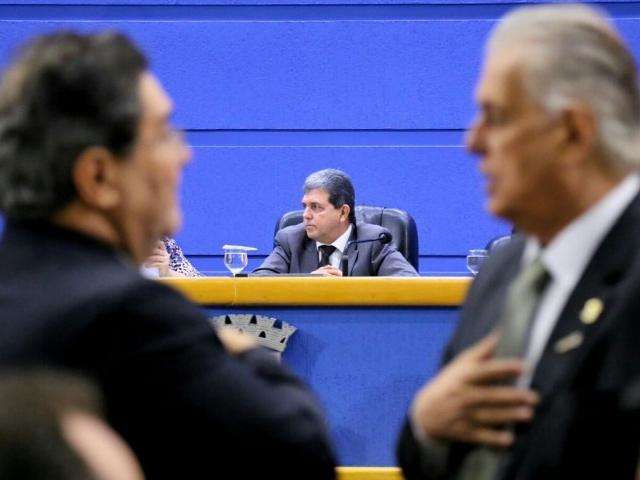 Na volta da C&acirc;mara Municipal, recado a candidatos: &quot;campanha, s&oacute; l&aacute; fora&quot;
