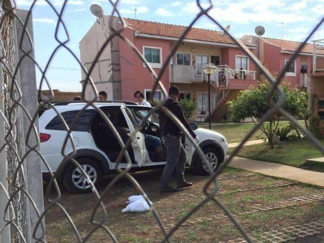 Depois de festa, homem &eacute; encontrado morto dentro do carro do amigo