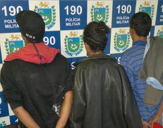 Três são detidos pela polícia por manter boca de fumo (Foto: Jornal da Nova)