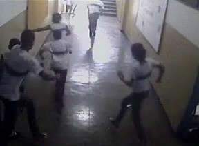 Circuito interno mostra momentos de desespero em escola do Rio de Janeiro