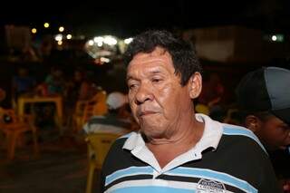 Morador há 20 anos, diz que hoje não tem briga e rua virou ponto para reunir a família. (Foto: Fernando Antunes)