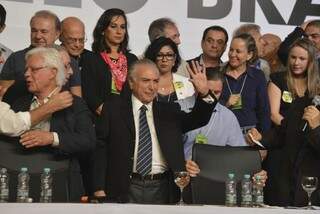 Michel Temer (ao centro) disse que a hora é de &quot;construir pontes&quot;. (Foto: Valter Campanato/Agência Brasil)