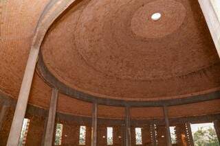 Casa do ET Bilu, que como todas as outras construções, tem formato circular, feita para resistir as intempéries (Foto: Kísie Ainoã) 