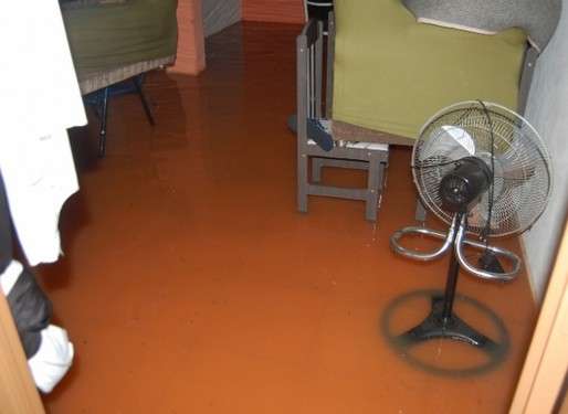 Ap&oacute;s lagoa transbordar, Prefeitura come&ccedil;a fazer limpeza em casas