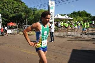 Maicon ficou o primeiro lugar nos 10km masculino. (Foto: Marcelo Calazans)