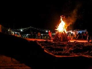 Noite de sábado teve festa junina em Zigurats. (Foto: Kísie Ainoã)