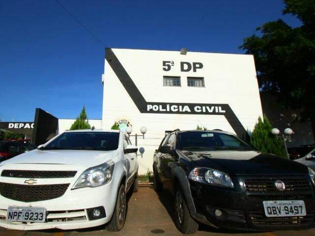 Cinco homens s&atilde;o presos com dois carros roubados no Mato Grosso 